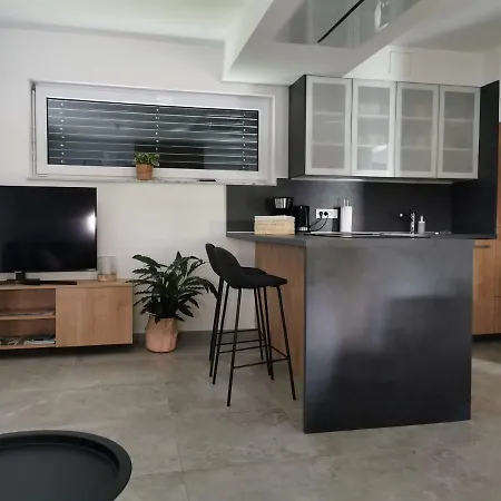 Brand New House Luna בית נופש *
